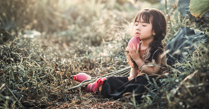 Chỉ những ai có tâm hồn trong sạch, lòng dạ thản đãng, sống vô tư vô ngã, không màng tư lợi, làm việc gì đều luôn nghĩ cho người khác thì mới là thuận theo Thiên lý. (Ảnh: kknews.cc)